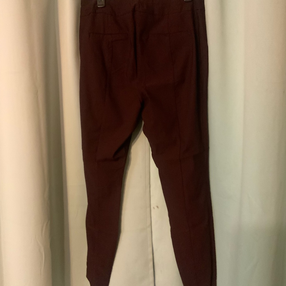 7th Avenue Design Studio Elegant Burgundy Women's Cropped Pants - Picture 3 of 4